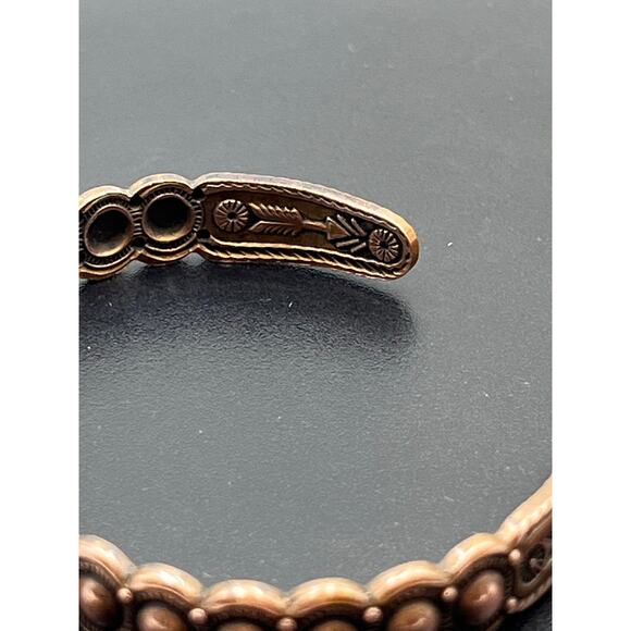 Vintage Copper Repousse Design Southwest Dotted Arrows Cuff Bracelet 1960s - Picture 2 of 7